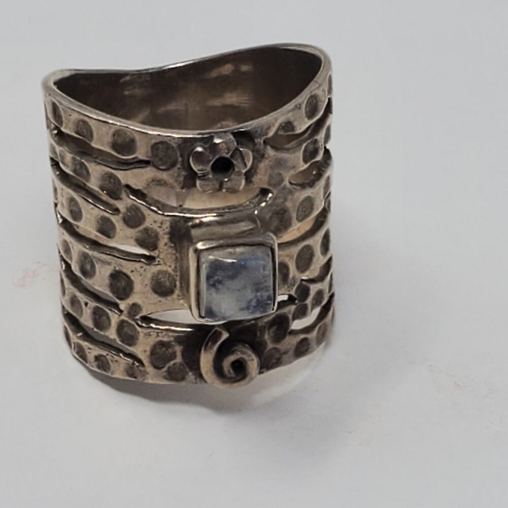 Vintage Silver Wide boho ring with small moonstone stone Size 7 EUC